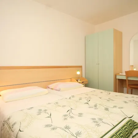 Apartament With Parking Space Nerezine, Losinj - 2518 Nerezine