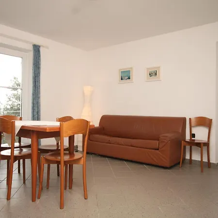With Parking Space Nerezine, Losinj - 2518 Apartament Nerezine