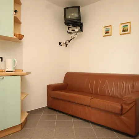 With Parking Space Nerezine, Losinj - 2518 Apartament
