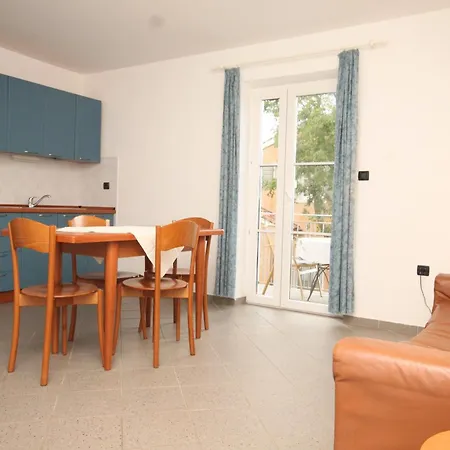 With Parking Space Nerezine, Losinj - 2518 Apartament Nerezine