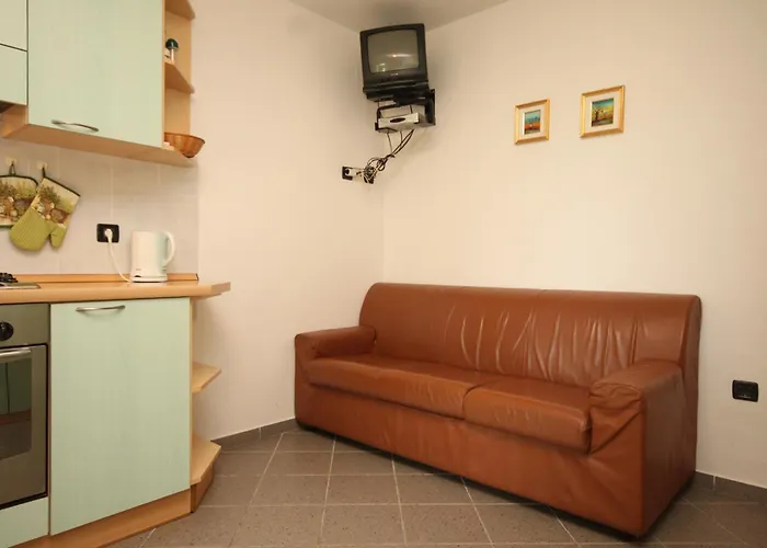 With Parking Space Nerezine, Losinj - 2518 Apartment