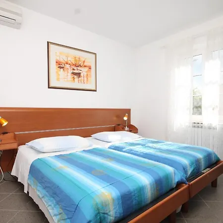 Apartment With Parking Space Nerezine, Losinj - 2518