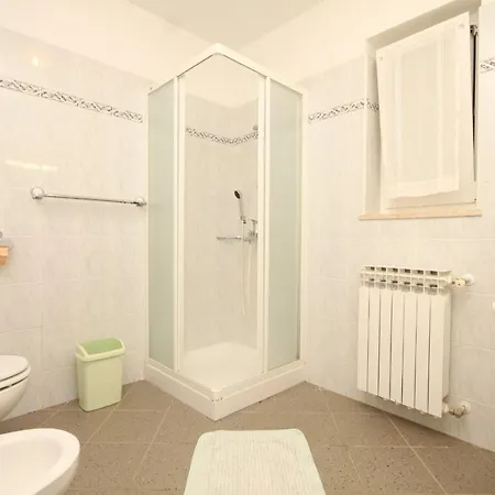 Apartment With Parking Space Nerezine, Losinj - 2518