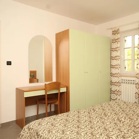 Apartment With Parking Space Nerezine, Losinj - 2518